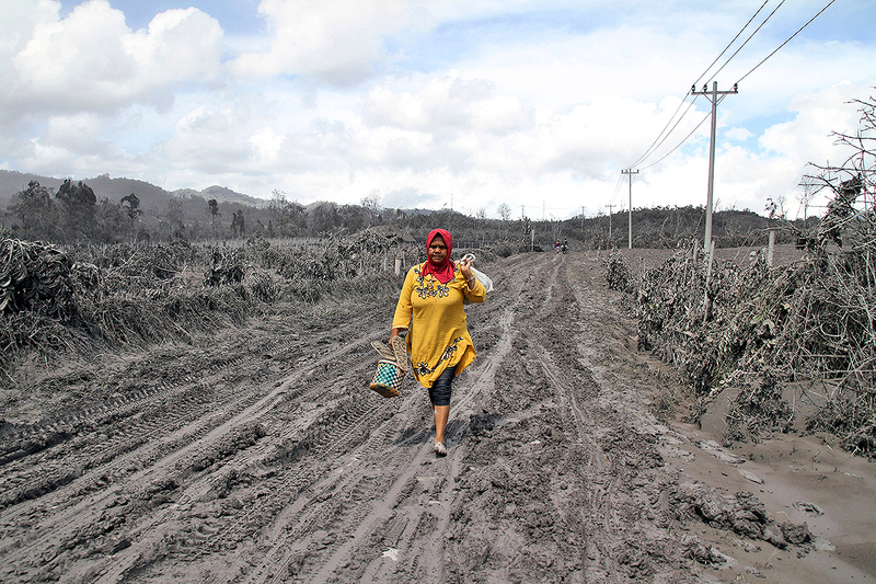 Illustration for article titled Las impresionantes imágenes del volcán Sinabung en Indonesia